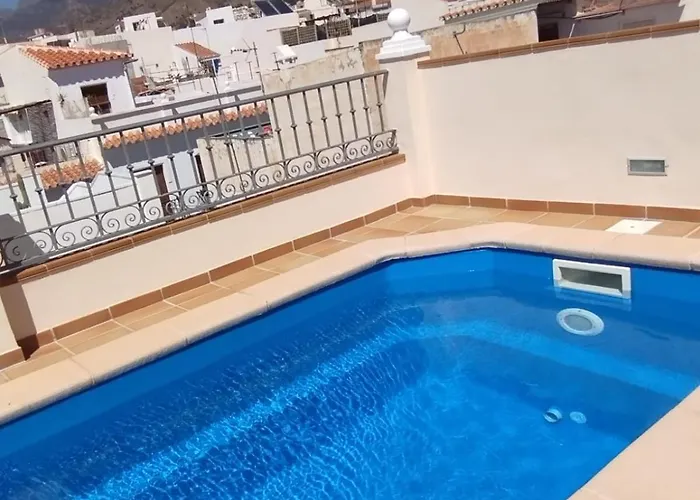 Atico Con Piscina Privada En El Corazon De Nerja!